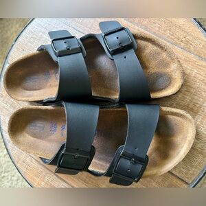 SOLD‼️ SOLD‼️Birkenstocks Size 36 EU or US Size 5-5.5 in Black Leather